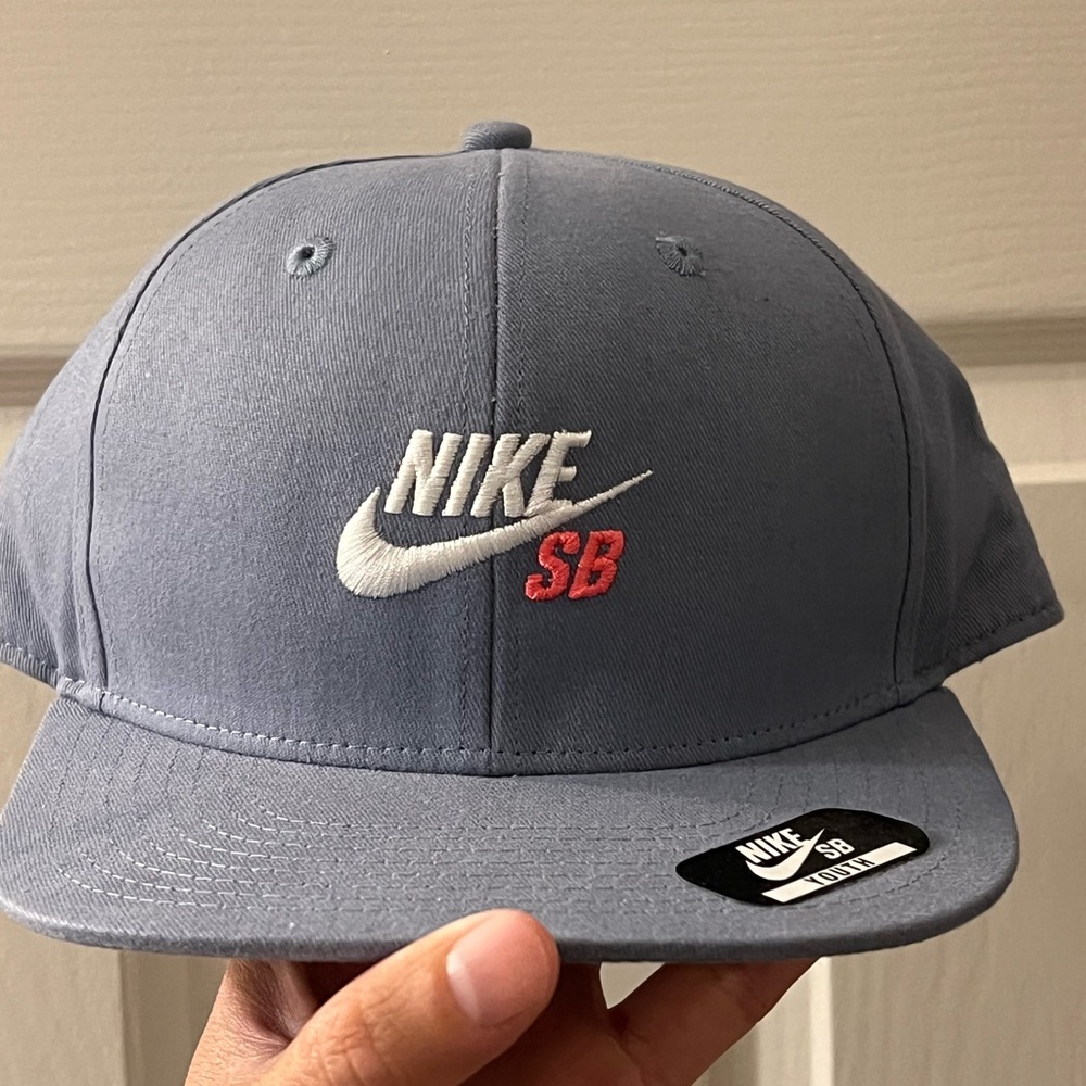 NWT Nike SB snap back youth 8/20